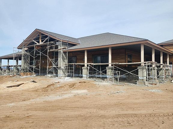 3rd image of 2037 E Valley Rd