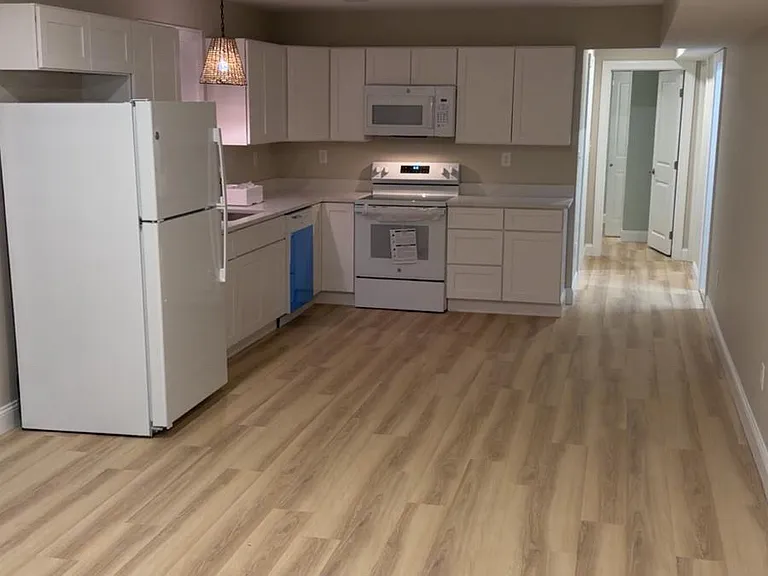 104 Hilltop Dr — Photo 2