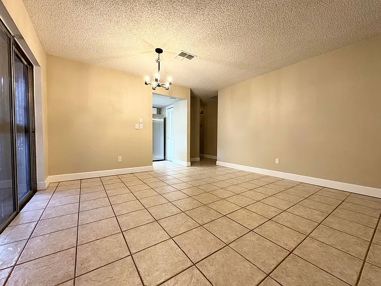 529 Hibiscus Way — Photo 4
