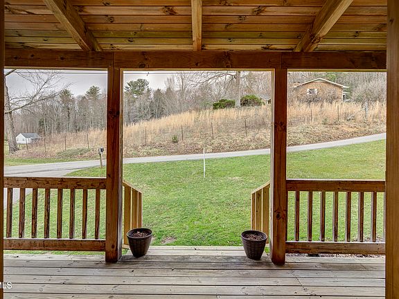 5th image of 522 Deer Haven Rd