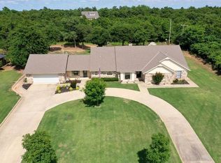 812 Country Ln, Midwest City, OK 73130