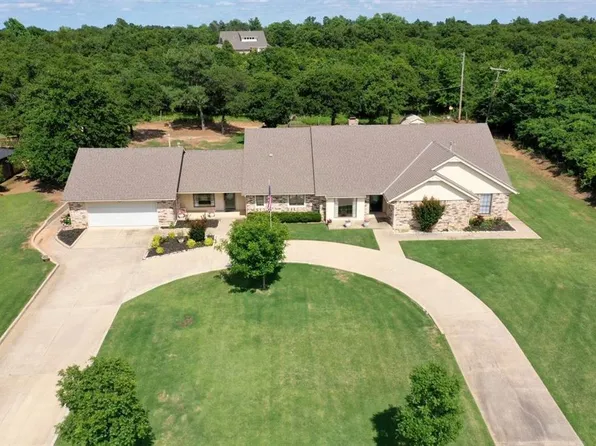 812 Country Ln, Midwest City, OK 73130