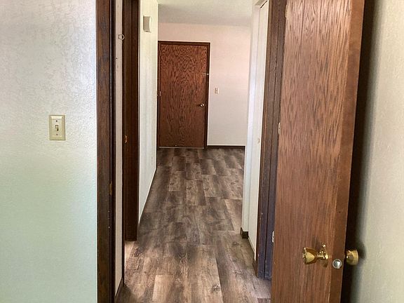 4th image of 301 W Bert St