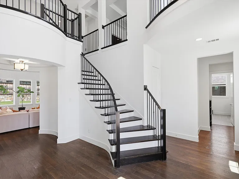 3348 Starling Dr — Photo 2