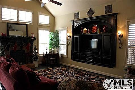 3rd image of 1604 Boxwood Ln