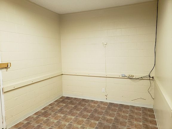 3rd image of 2049 California St Suite 3