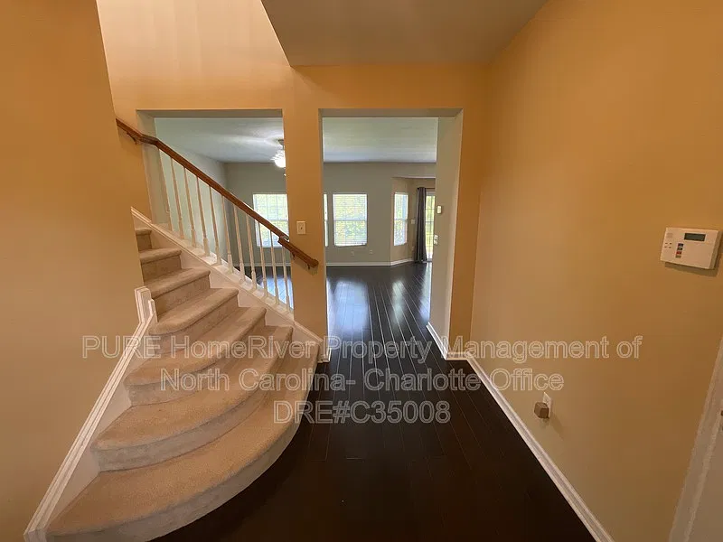3 bed, 2.5 bath, 2000 sqft, $2,125 — Photo 2