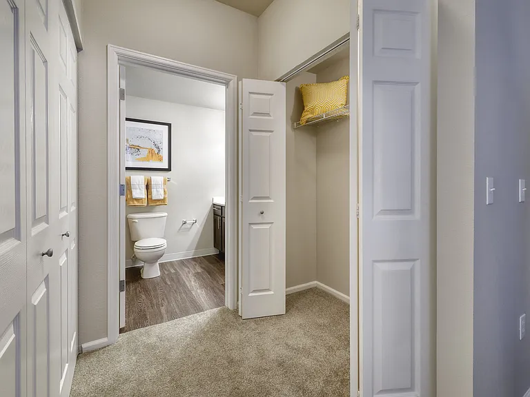 Bear Valley Park Apartments — Photo 10