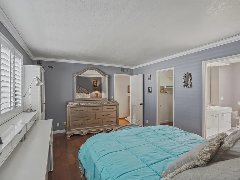 21620 Burbank Blvd #15 — Photo 20