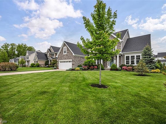 4th image of 32708 Albion Dr