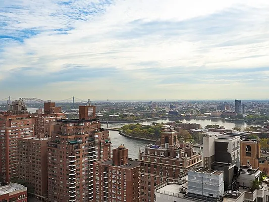 Sold by Sotheby's International Realty | media 30