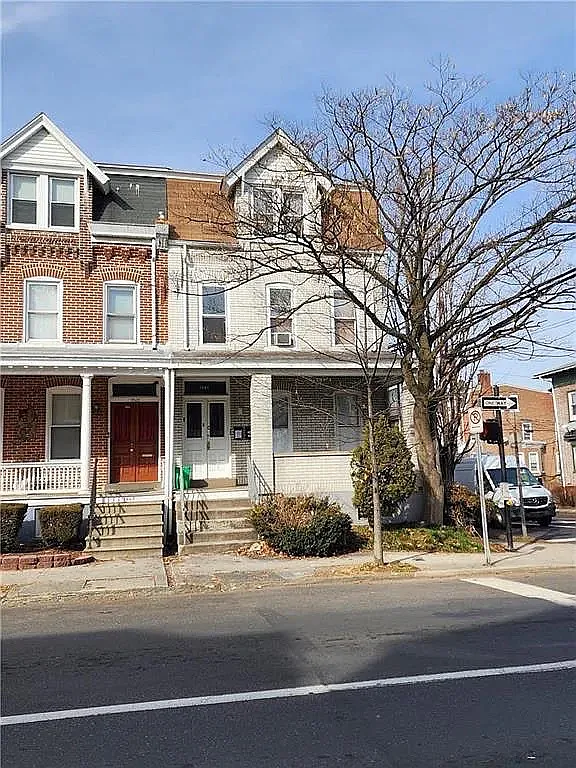 4 bed, 1.5 bath, 2280 sqft, $2,300 — Photo 1