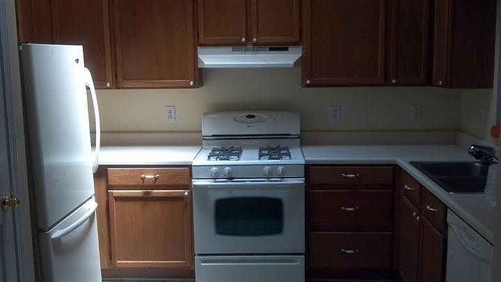 2nd image of 511 Oakview Dr