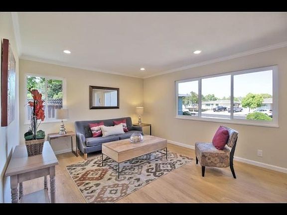 4th image of 2578 Moraine Dr