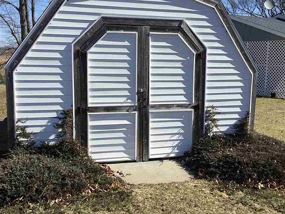 5th image of 8112 Streamwood Dr