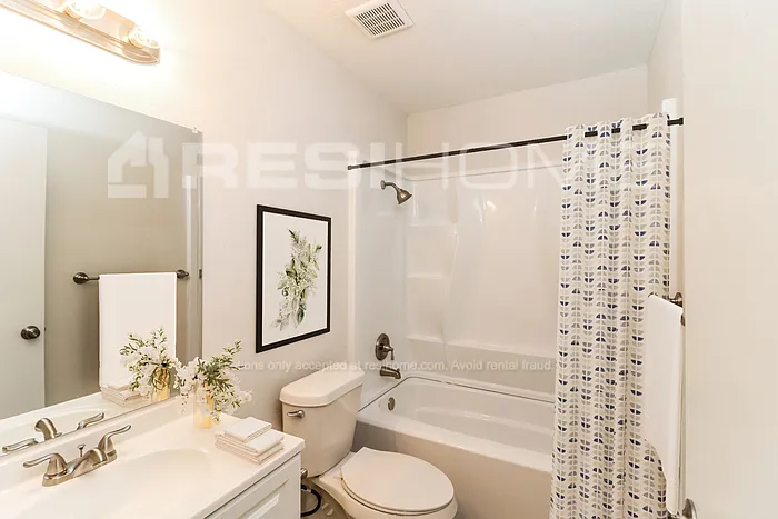 1001 John Reagan St — Photo 11