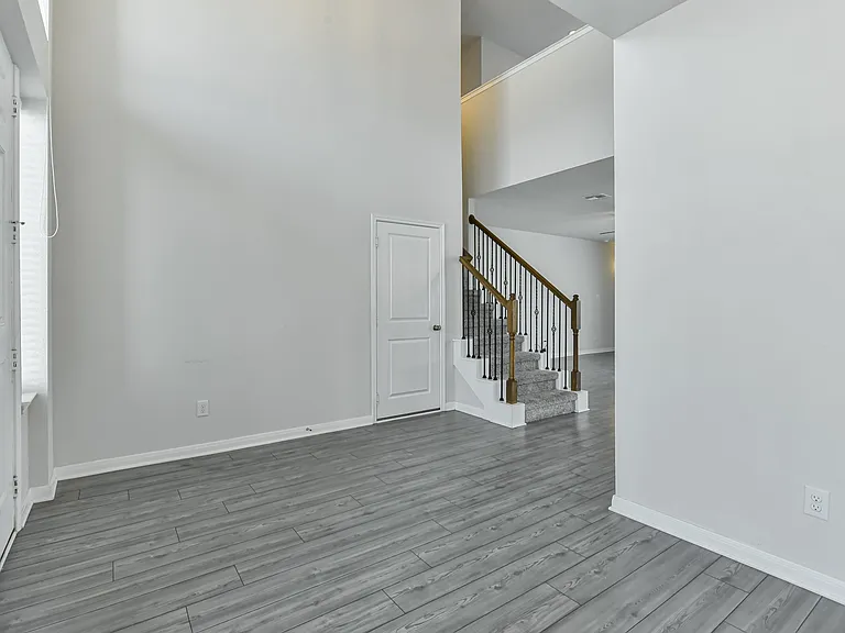 6306 Golden Gate Dr — Photo 2