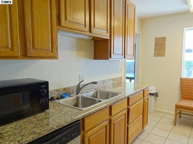 Kitchen (sink side)