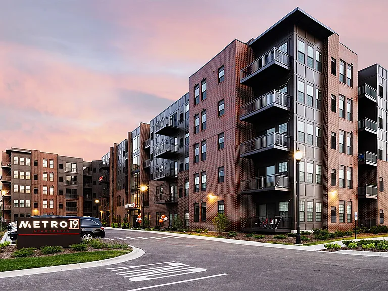 Metro 19 Apartments — Photo 47