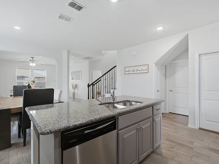 313 Sky Meadow Ln — Photo 8