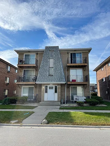 2115 176th Pl #3B Photo 1