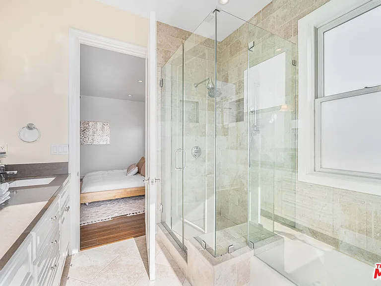 715 N Kilkea Dr #1/2 — Photo 23
