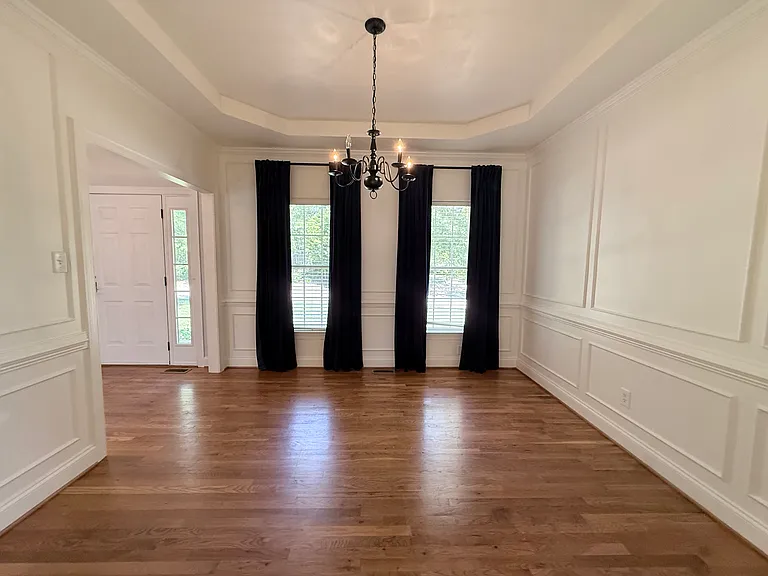 Tray ceilings, intricate moulding and designer lighting!