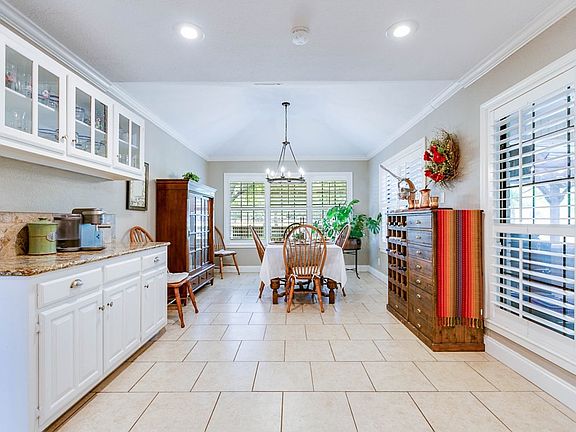3rd image of 5418 Beverly Dr