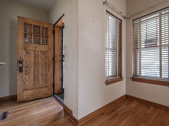 3rd image of 5319 W Warwick Ave