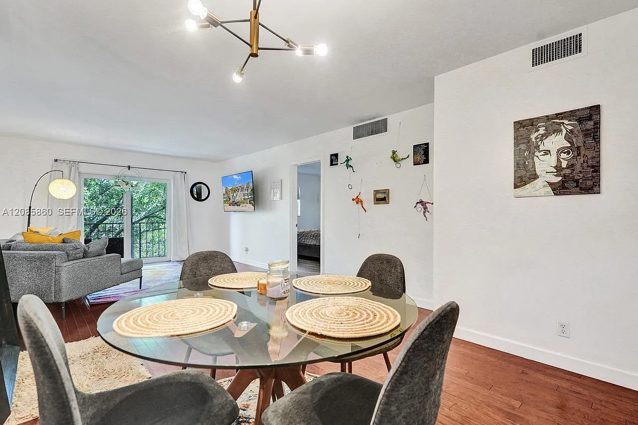 Hidden Harbor Condominium — Photo 2