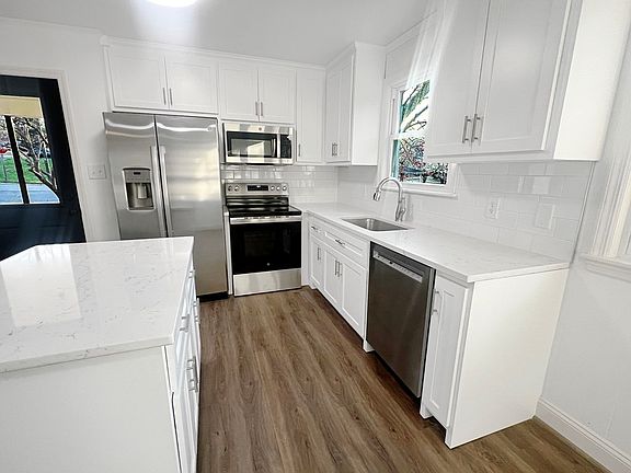3rd image of 102 Briarwood Dr