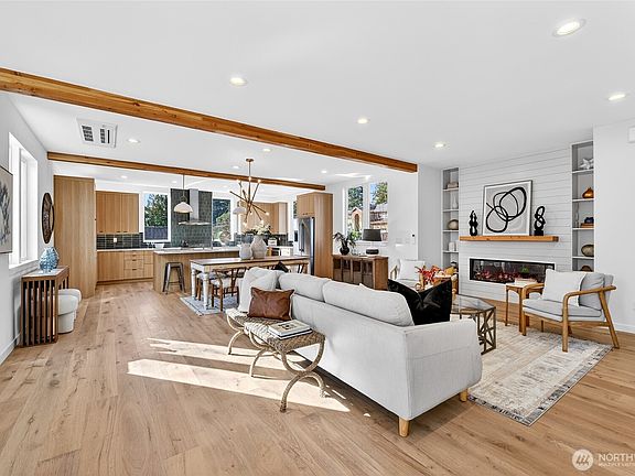 4th image of 11738 23rd Avenue NE