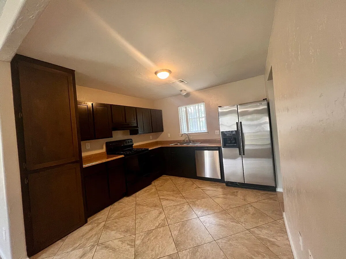 3 bed, 1.0 bath, 1150 sqft, $1,395 — Photo 3