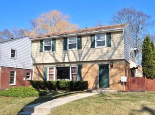 6200 N Bay Ridge Ave, Whitefish Bay, WI 53217