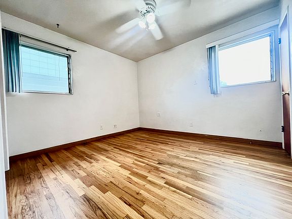 5th image of 3726-37285A Ingraham St #11524252