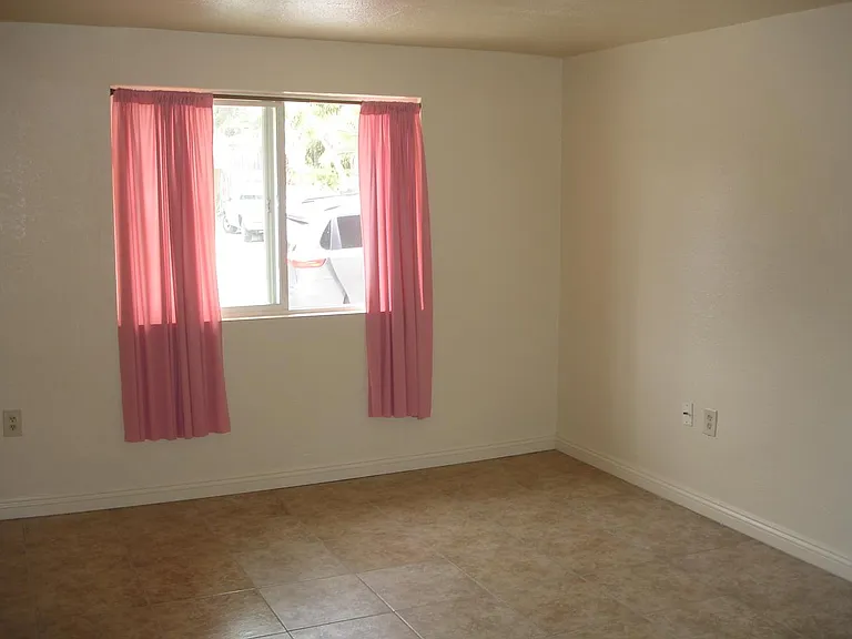 5857 Lynn St — Photo 14