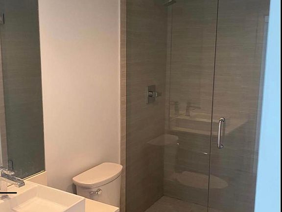 4th image of 551 NE 28th St #212