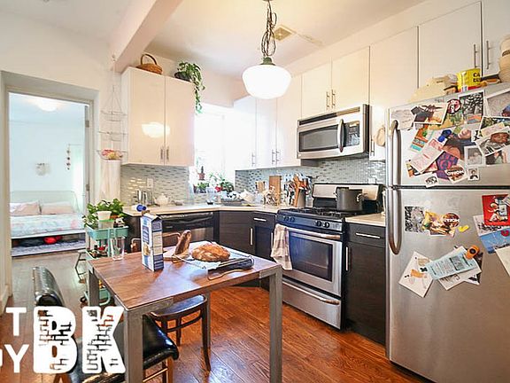 4th image of 482 Van Buren St #3A