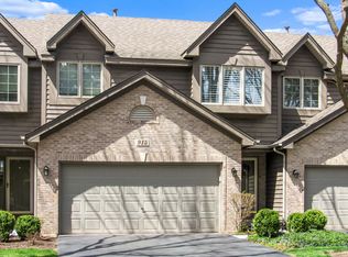 915 Millcreek Cir, Elgin, IL 60123