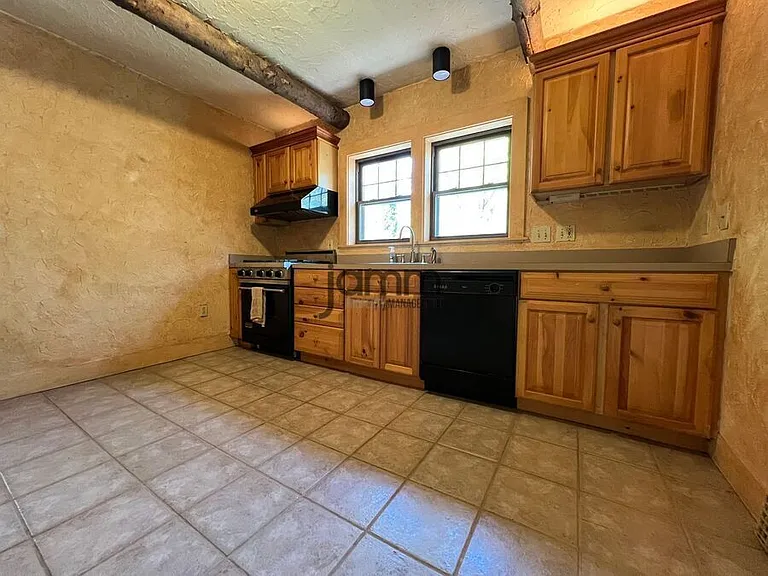 3232 Clarendon Rd — Photo 13