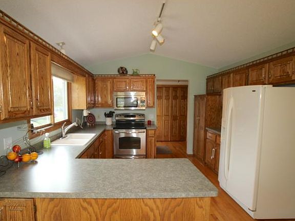 3rd image of 9325 Loch Lomond Ln N