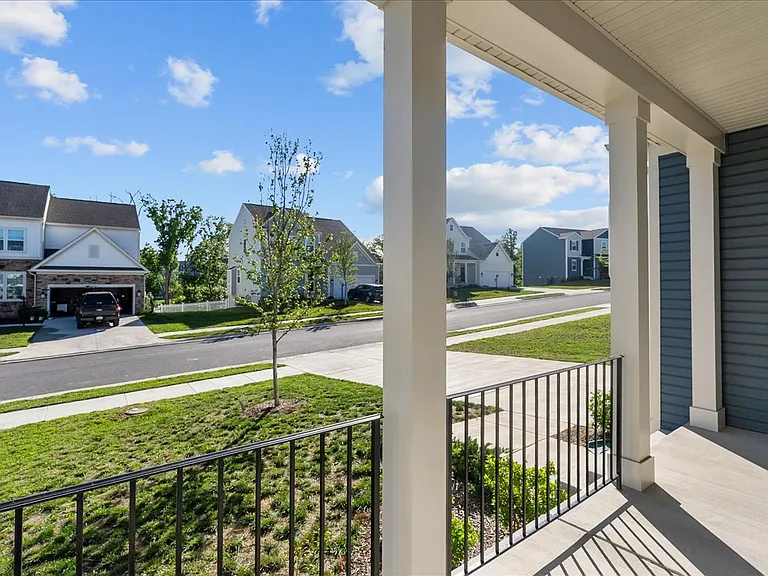 128 Thornton Way — Photo 3