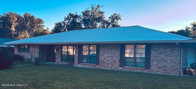 1st image of 126 W Azalea Dr