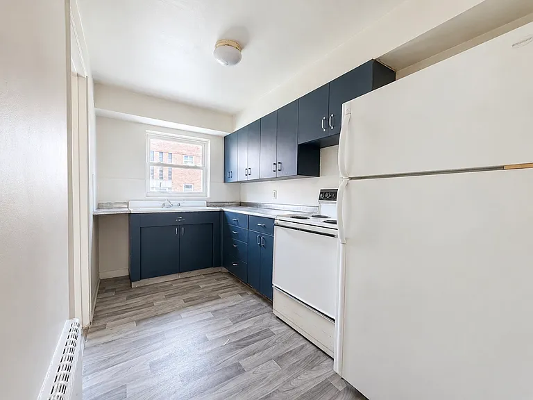 7 Tompkins St #B5 — Photo 4