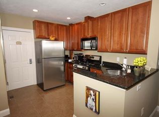64 Hastings St APT 106, Wellesley, MA 02481