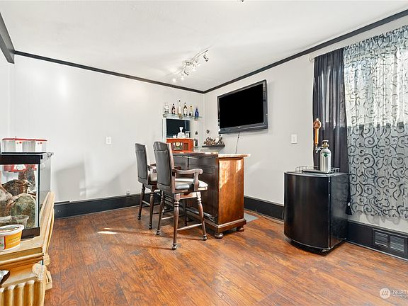 5th image of 9605 Woods Place