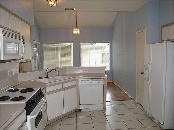 3rd image of 14306 Reissen Ln