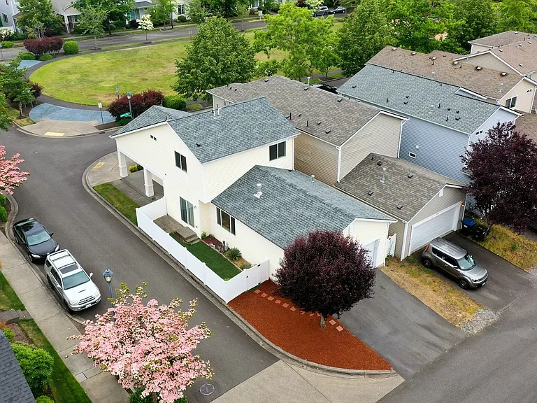 7601 Rushmore Way NE — Photo 37