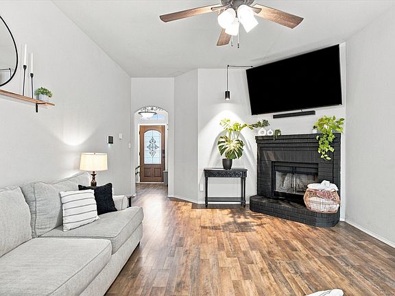 3rd image of 233 Kings Way Ct