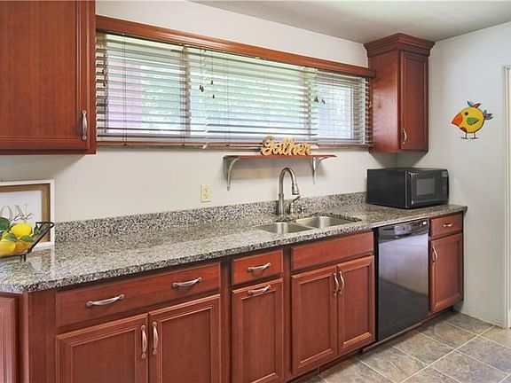 4th image of 505 Garden City Dr